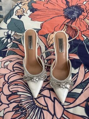Steve Madden White Patent Pointed-Toe Embellished Slingback Mules